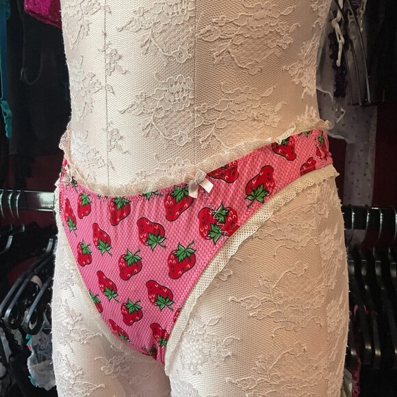 Y2k Vintage sexy little thing Victoria's Secret Strawberry Panties High Size L - Picture 2 of 4